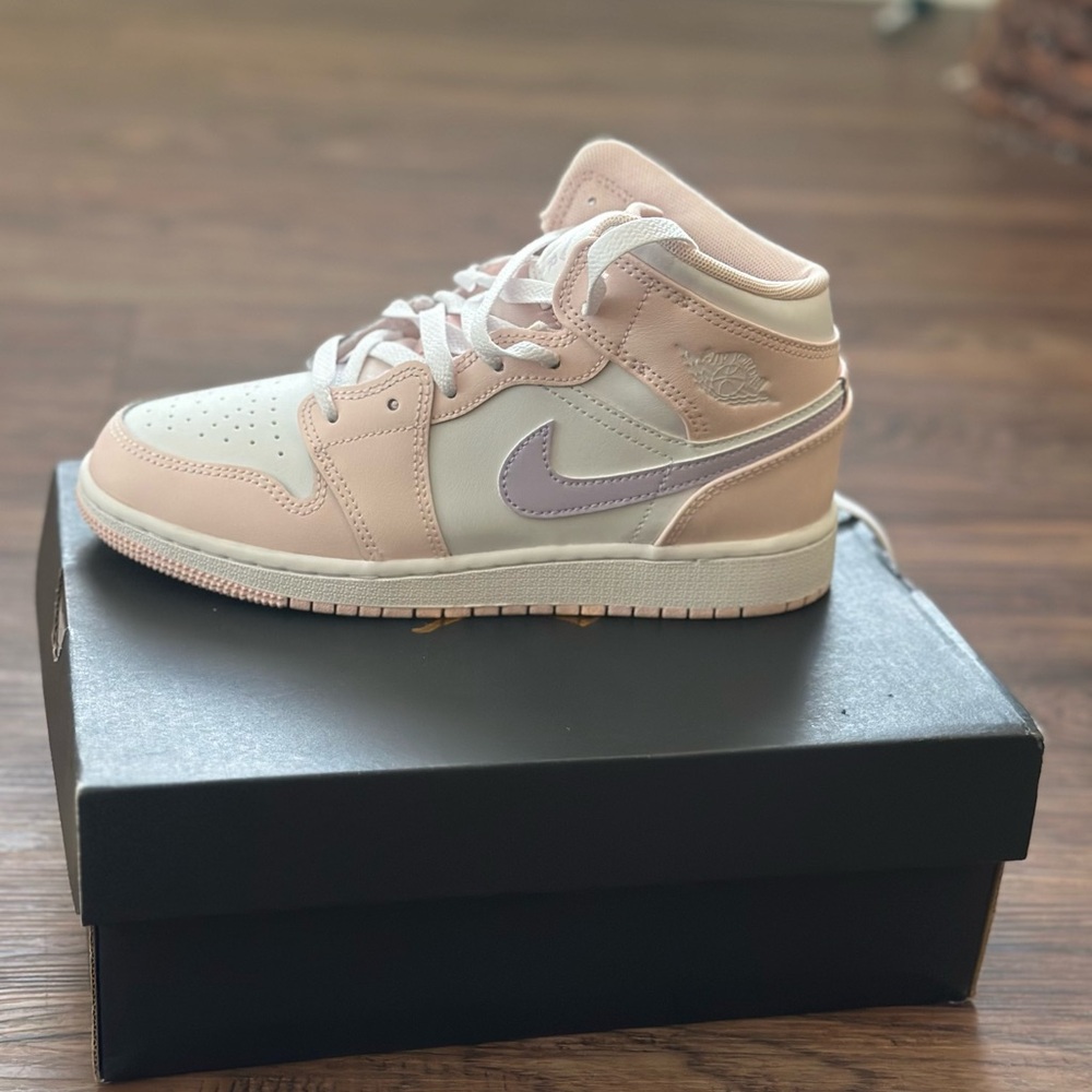 Air Jordan 1 Mid Big Kids' Shoes size 4 kids, Pink Wash/White/Violet Frost